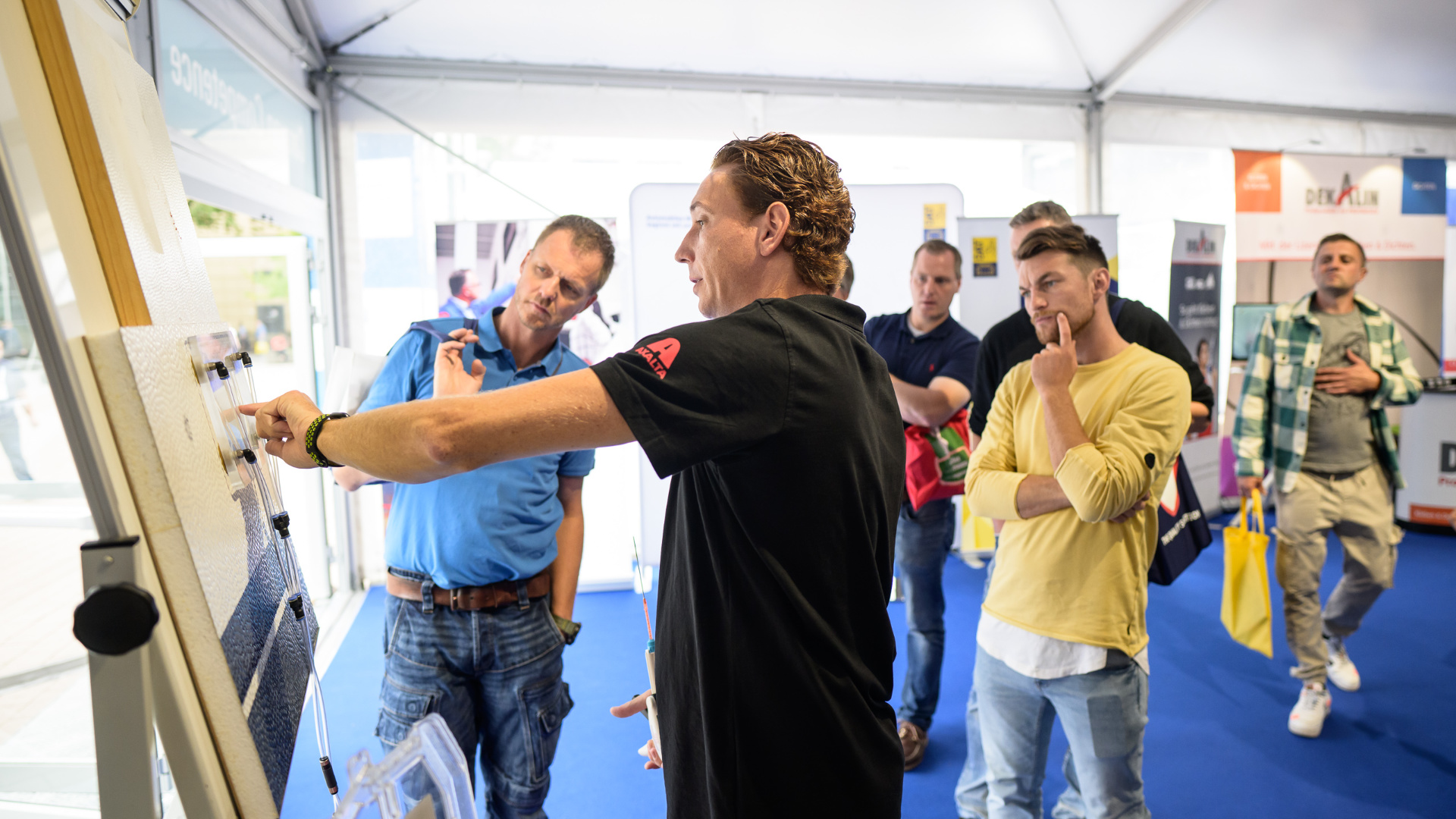 Personen auf der Automechanika