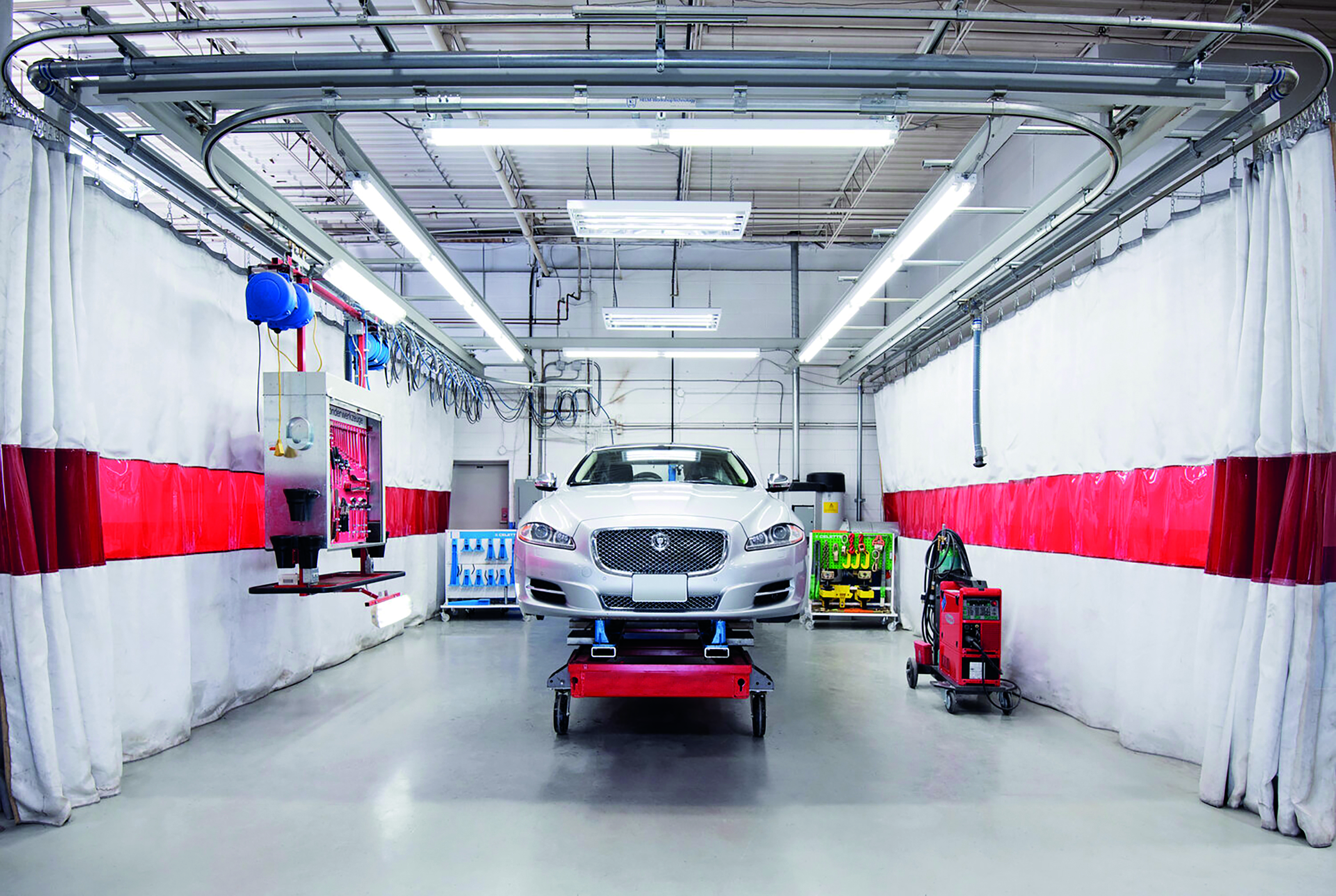 Sehon innovative Lackieranlagen GmbH / CAMELEON SYSTEMS - Professionelle Werkstattausrüstung für die sichere Reparatur und den Umgang mit Elektrofahrzeugen