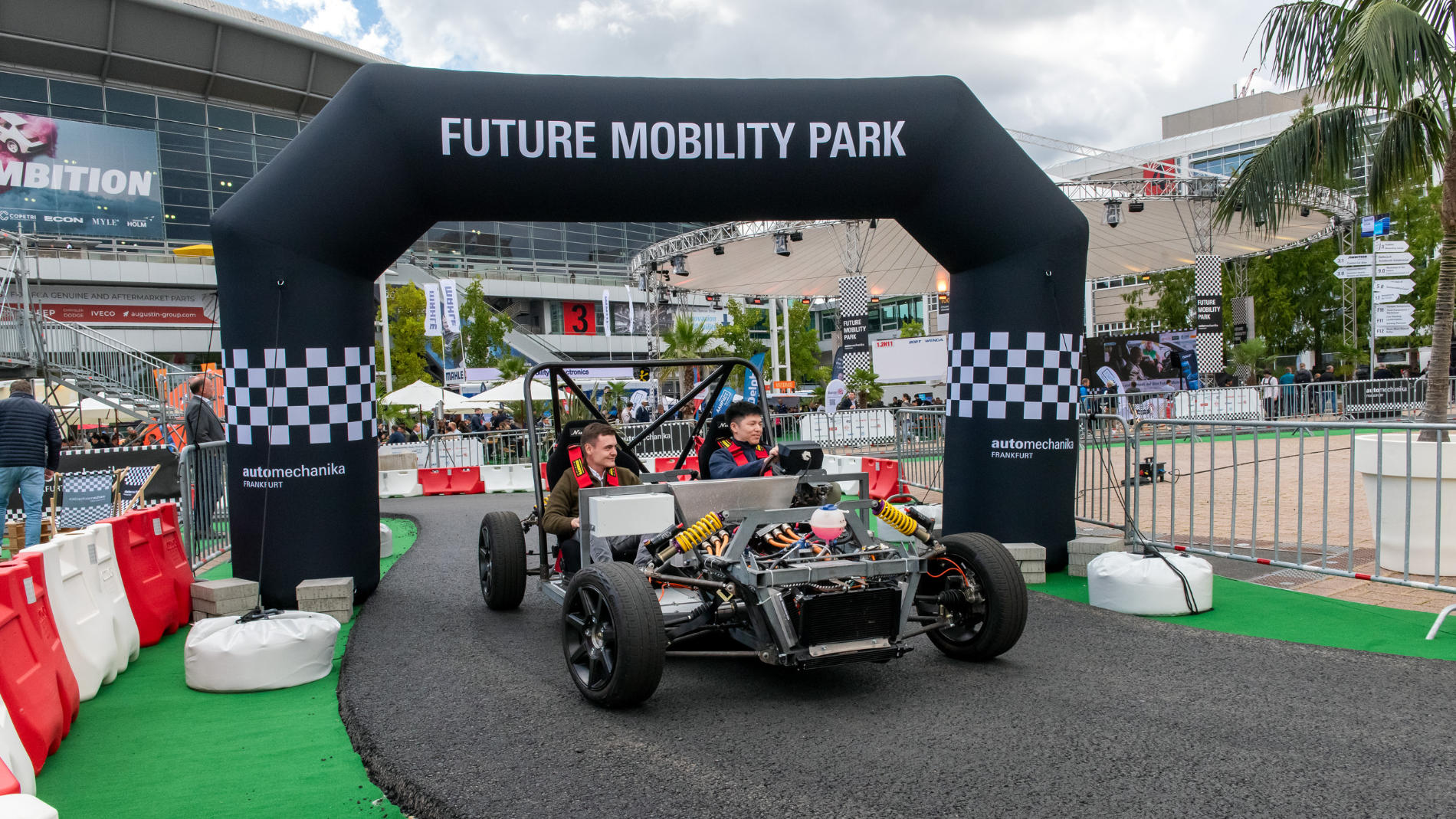 Future Mobility Park mit Fahrzeugdemonstration